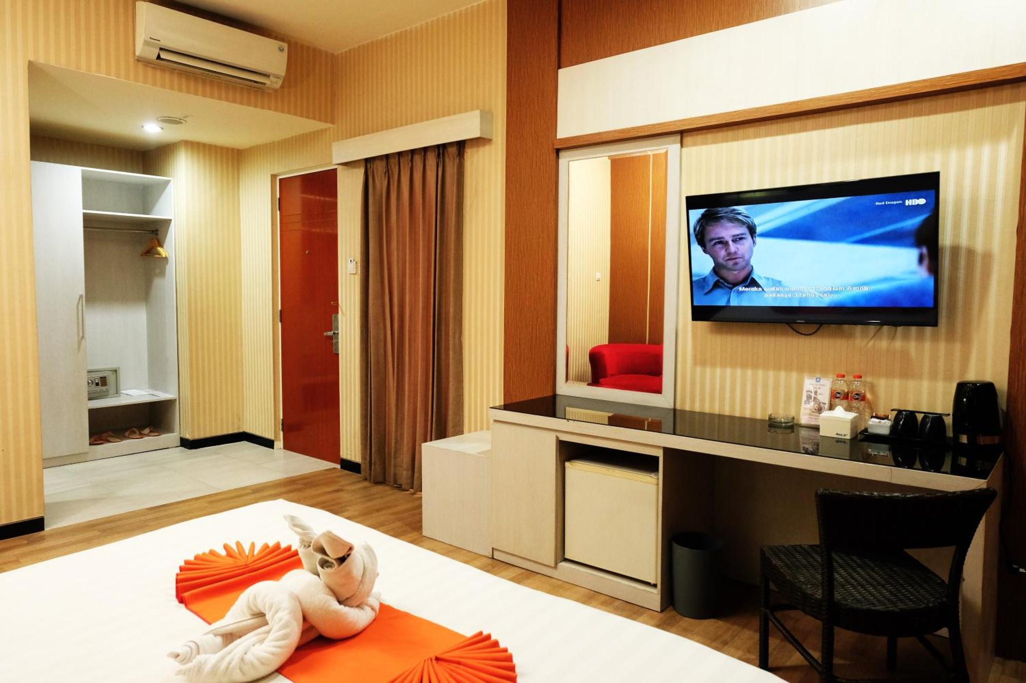 Halogen Hotel Airport Surabaya Sidoarjo Ngoại thất bức ảnh