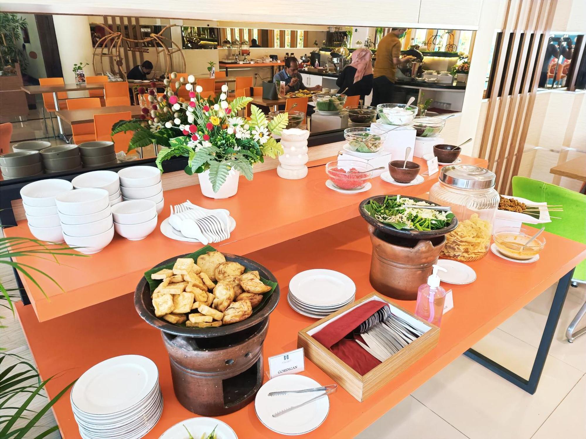 Halogen Hotel Airport Surabaya Sidoarjo Ngoại thất bức ảnh