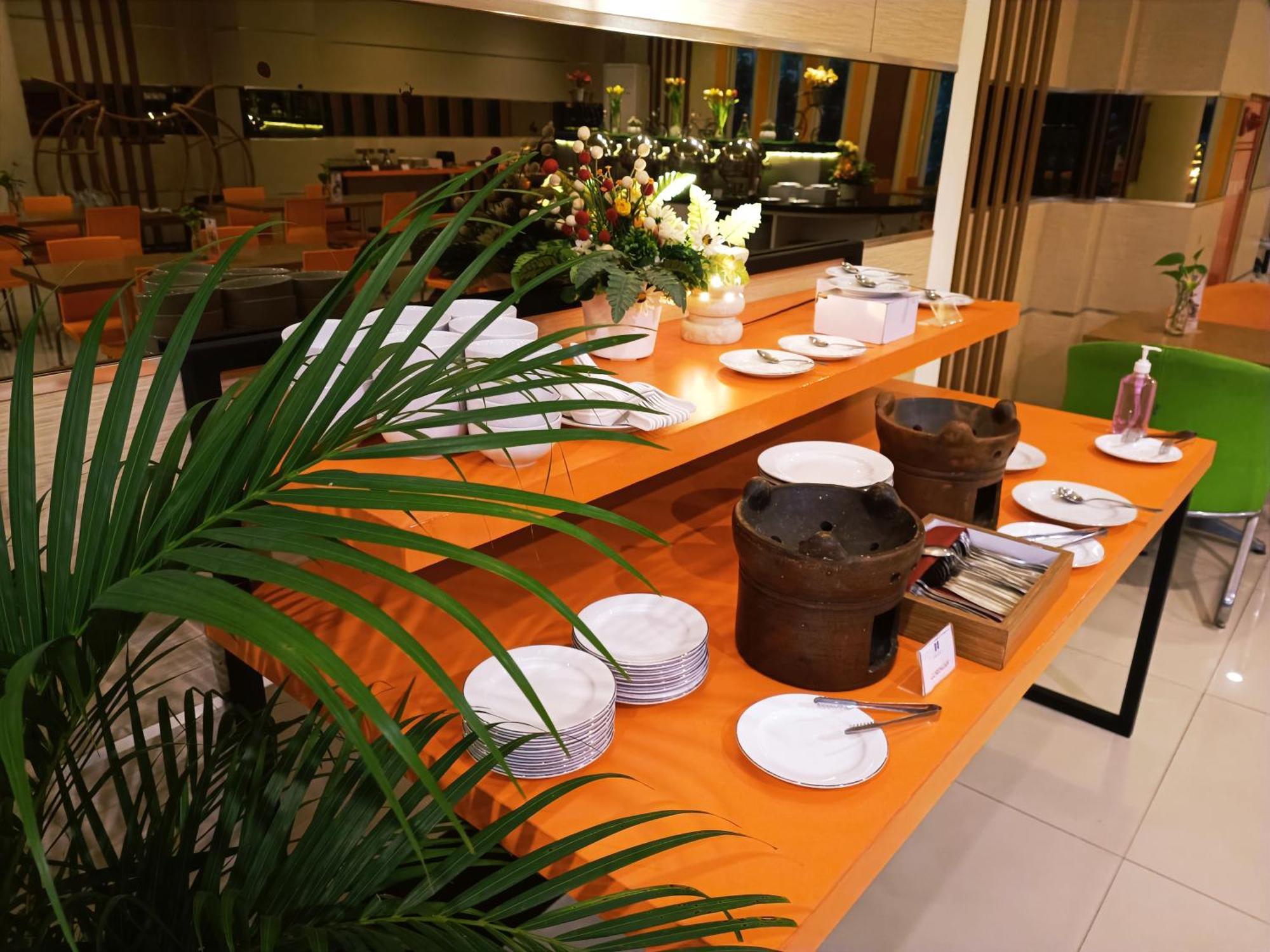 Halogen Hotel Airport Surabaya Sidoarjo Ngoại thất bức ảnh