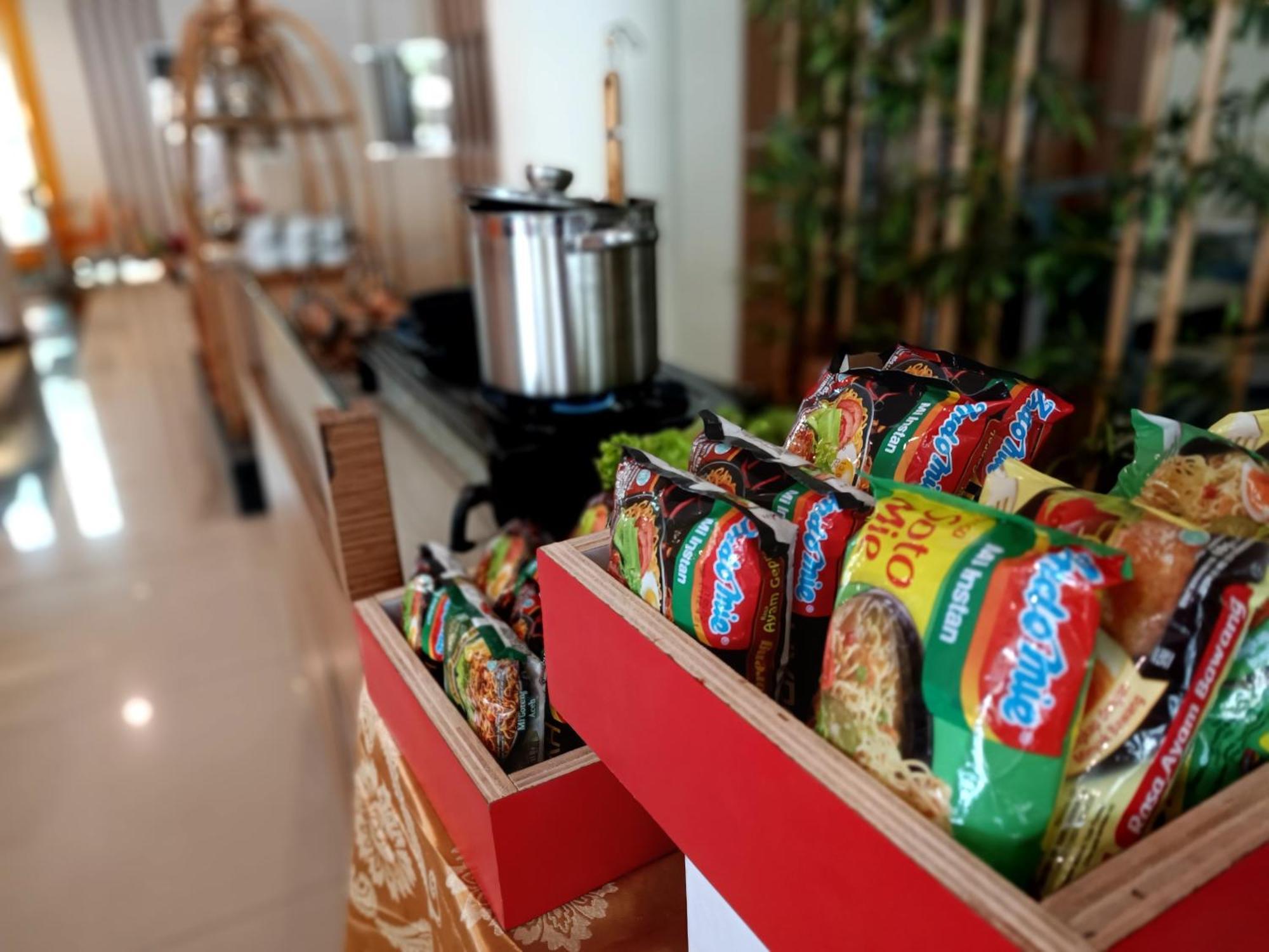Halogen Hotel Airport Surabaya Sidoarjo Ngoại thất bức ảnh