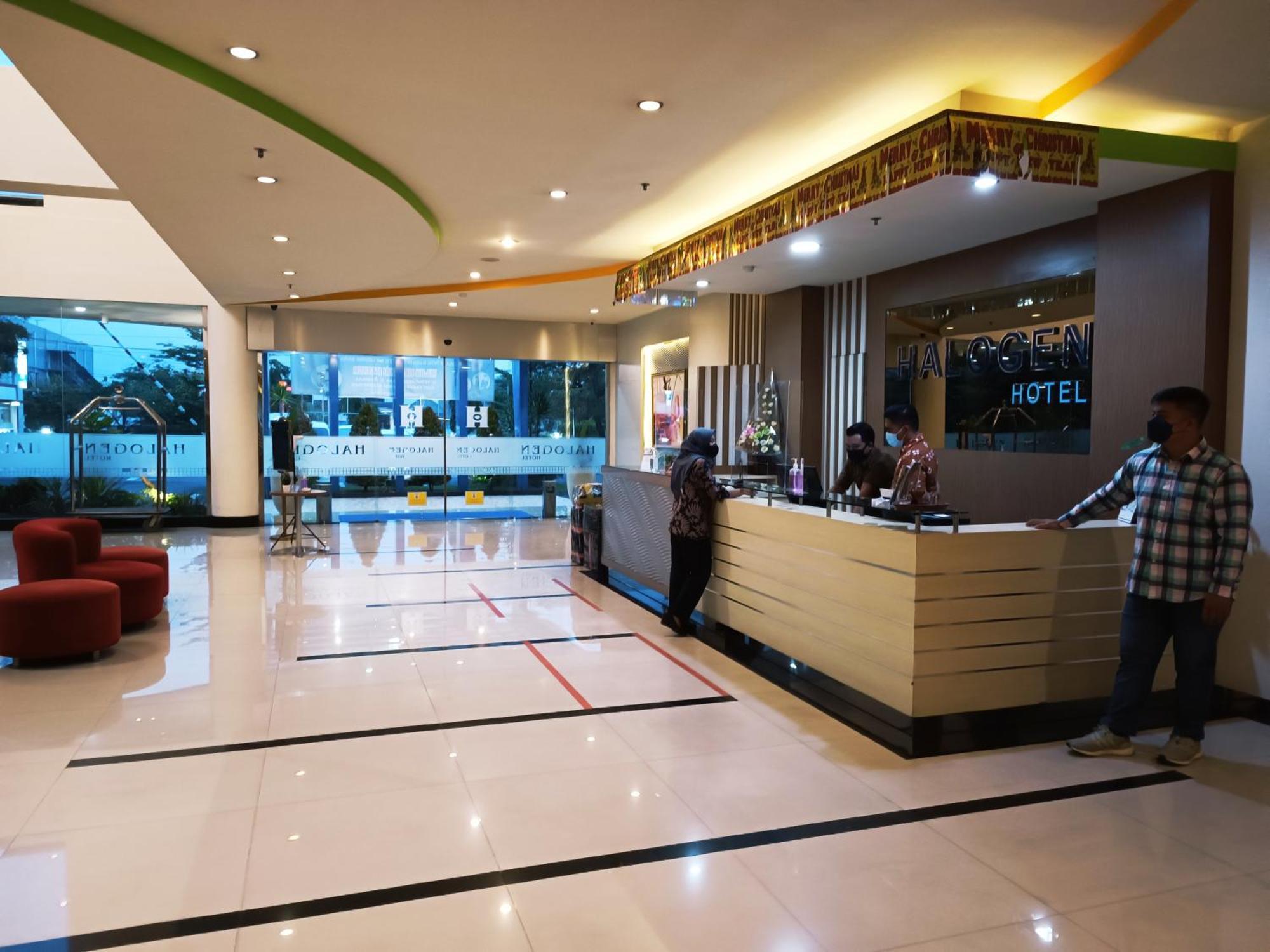 Halogen Hotel Airport Surabaya Sidoarjo Ngoại thất bức ảnh