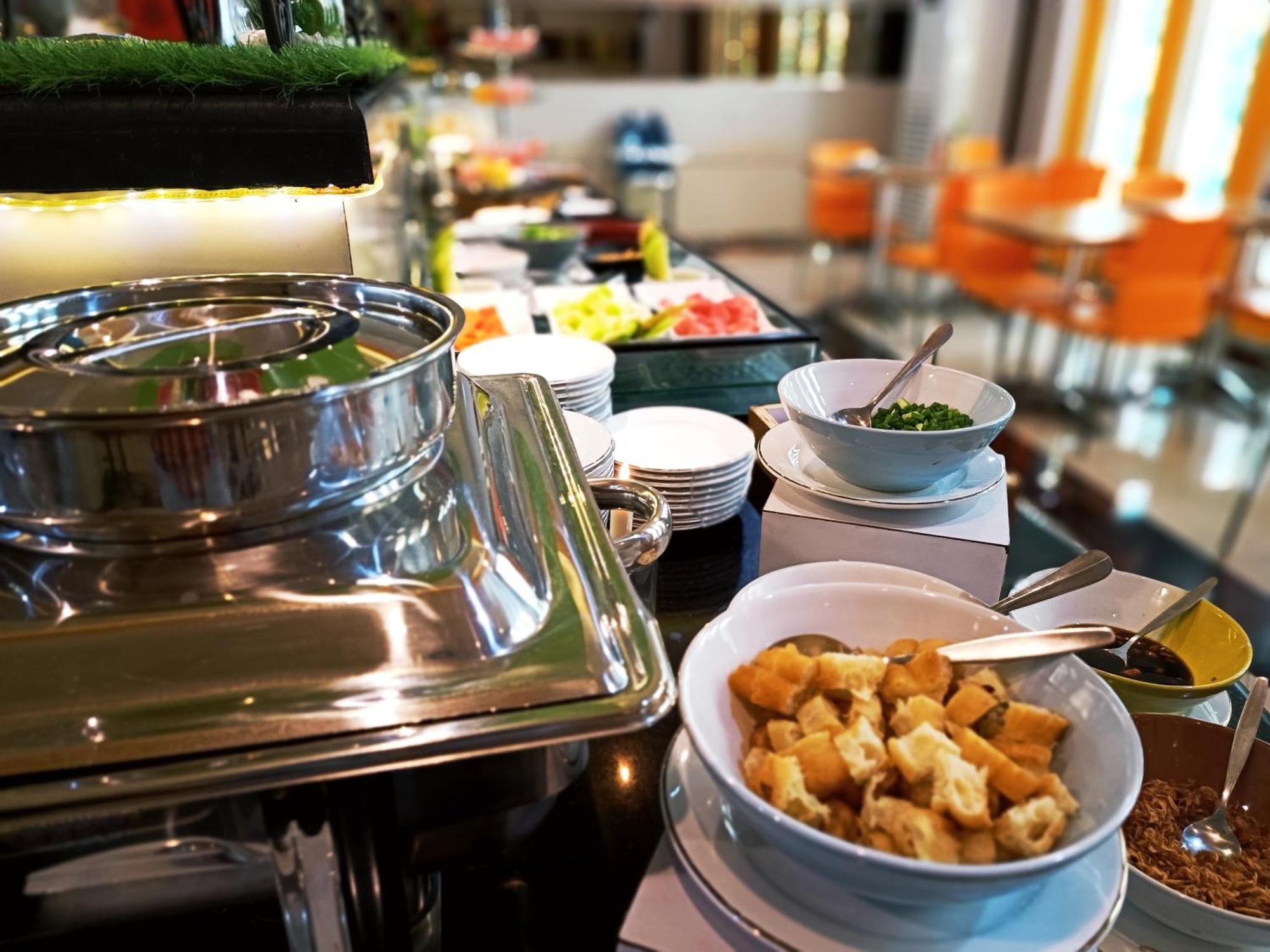 Halogen Hotel Airport Surabaya Sidoarjo Ngoại thất bức ảnh
