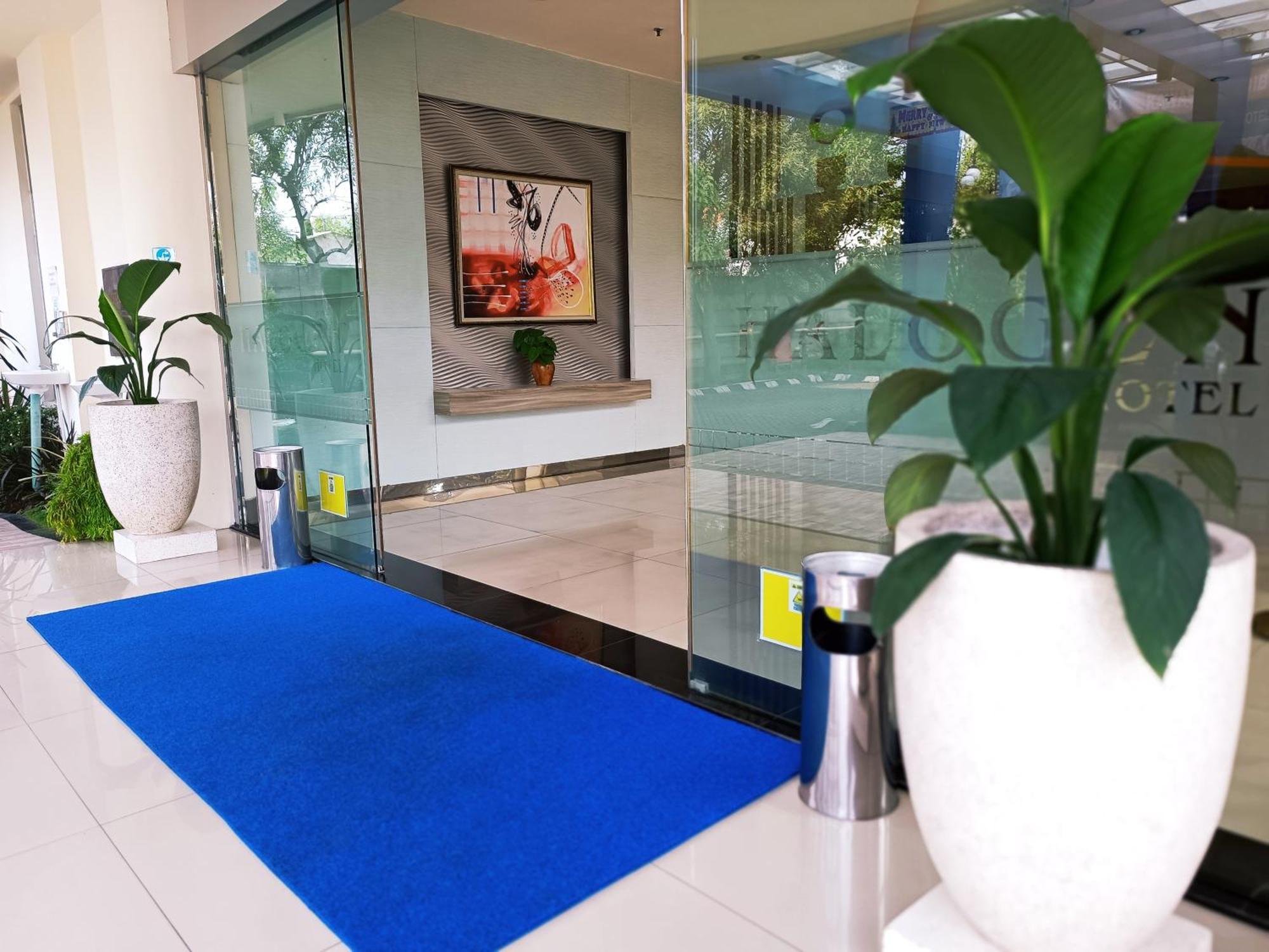 Halogen Hotel Airport Surabaya Sidoarjo Ngoại thất bức ảnh