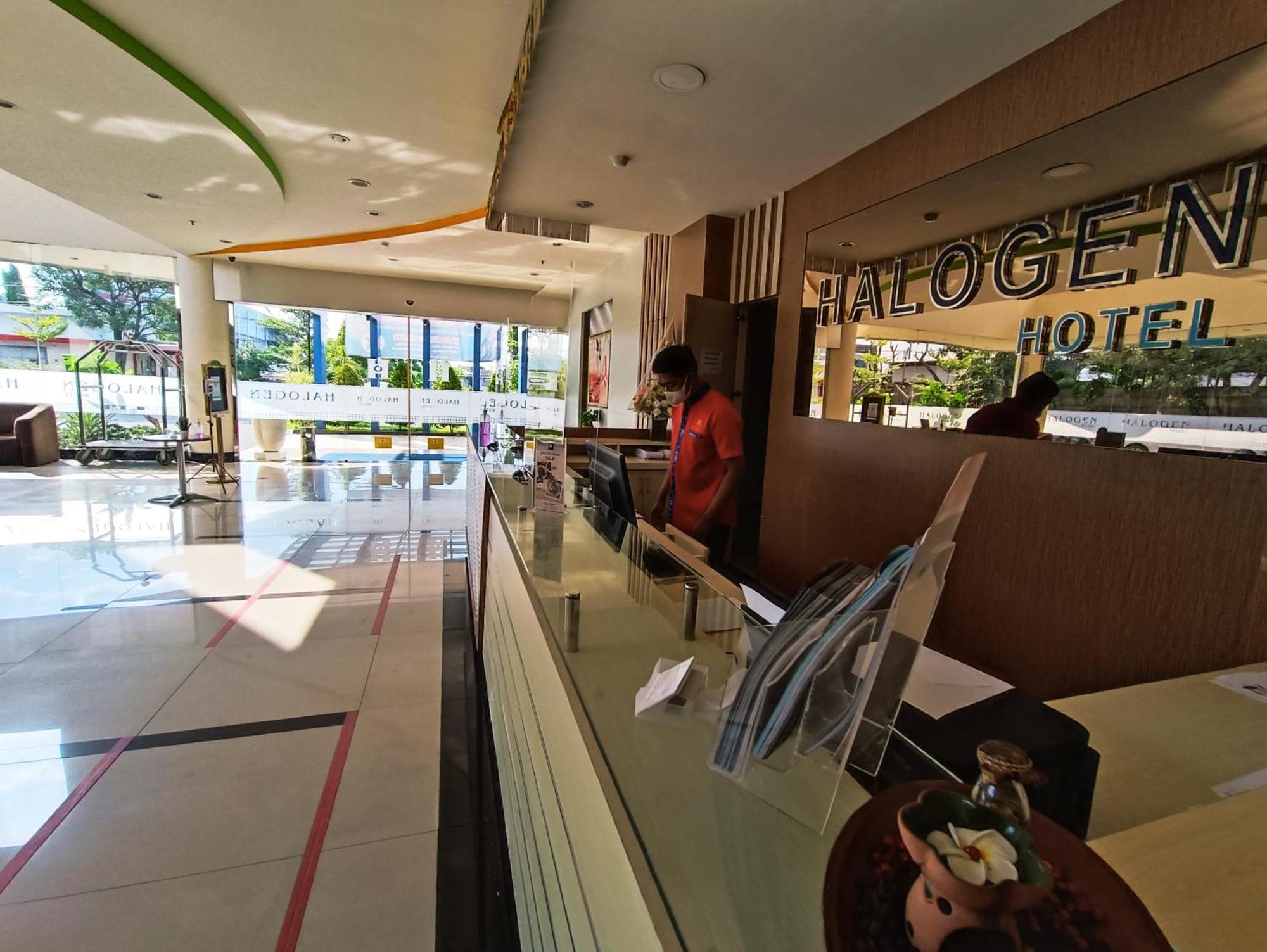Halogen Hotel Airport Surabaya Sidoarjo Ngoại thất bức ảnh
