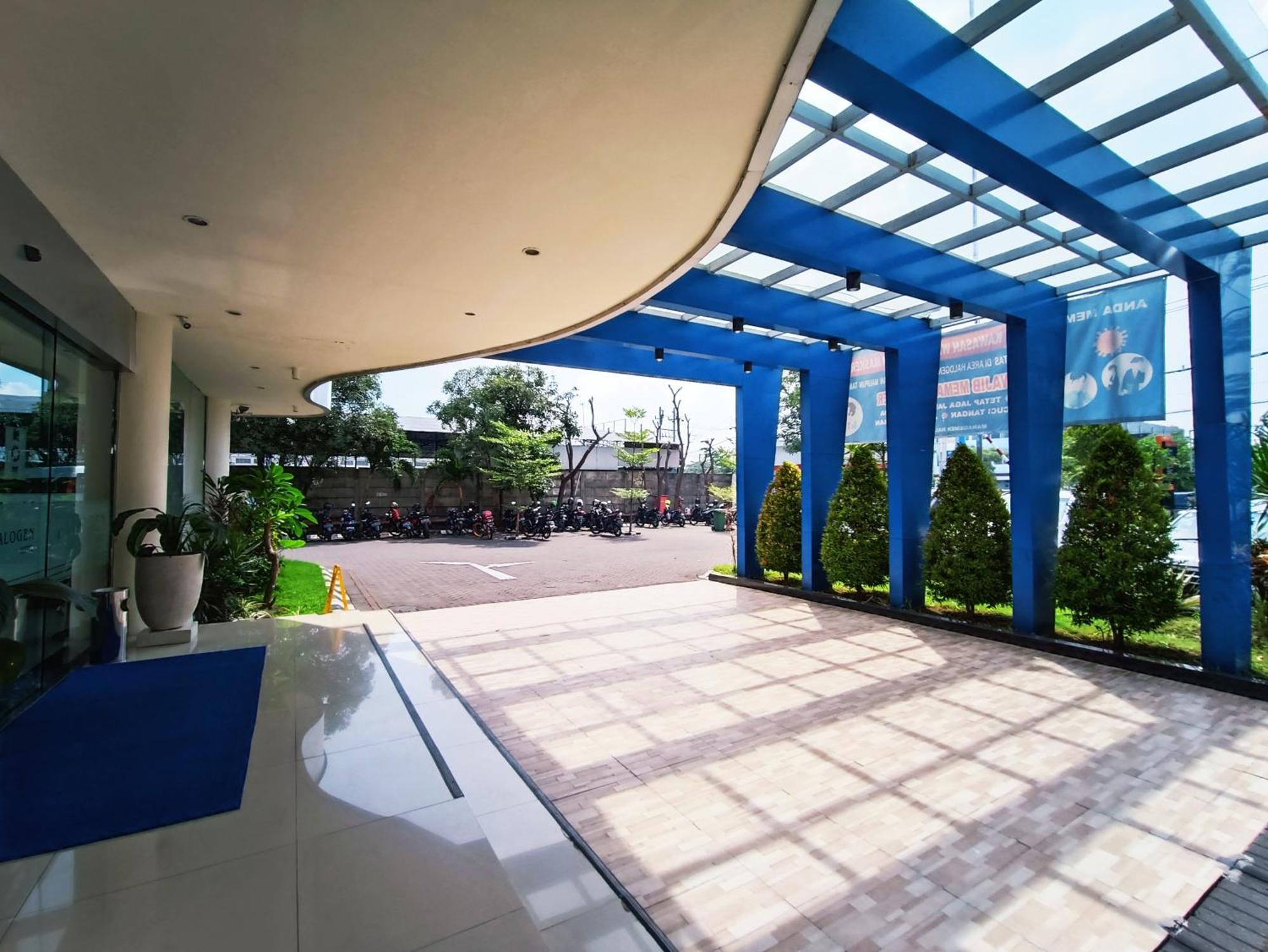 Halogen Hotel Airport Surabaya Sidoarjo Ngoại thất bức ảnh