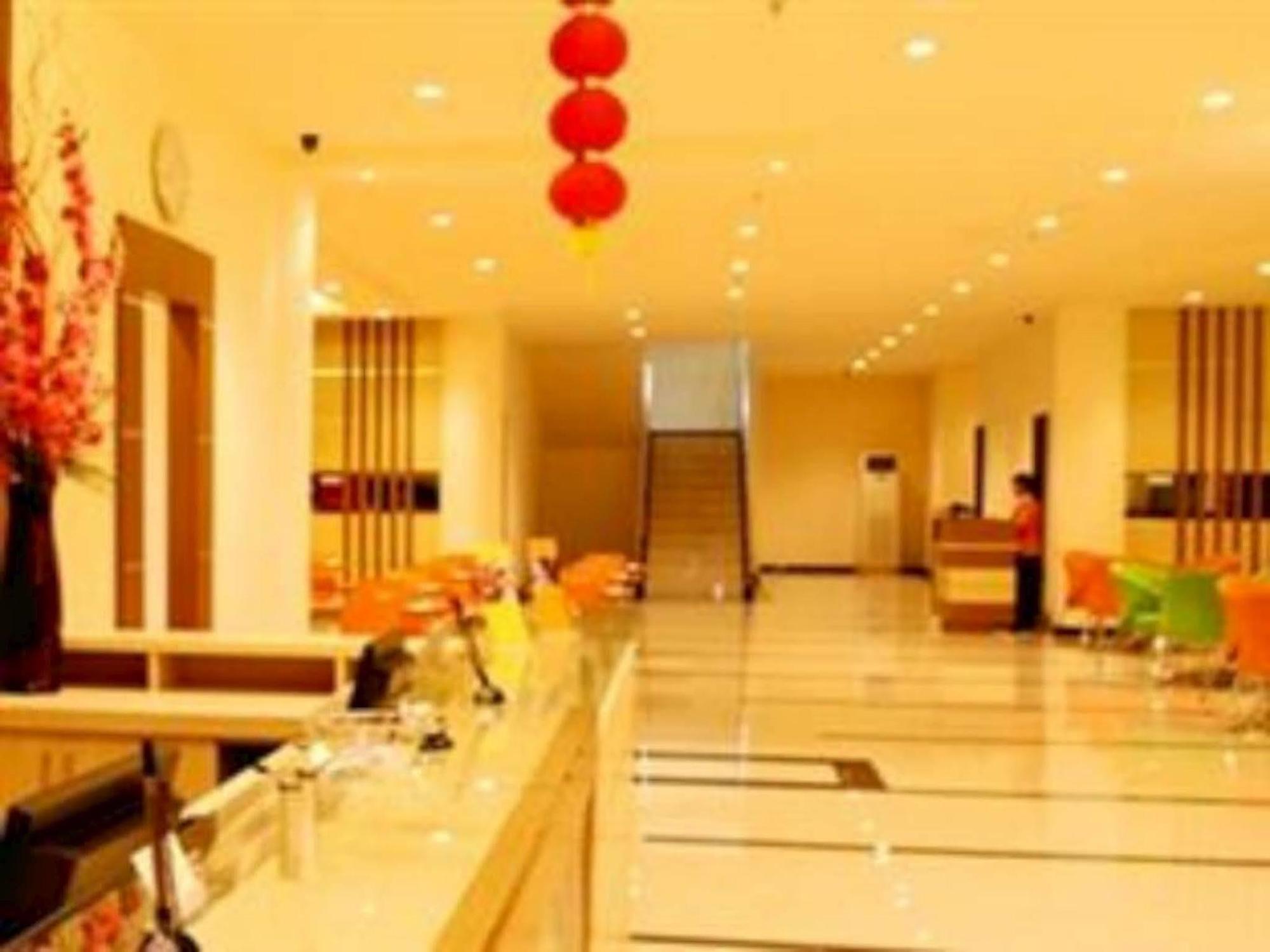 Halogen Hotel Airport Surabaya Sidoarjo Ngoại thất bức ảnh